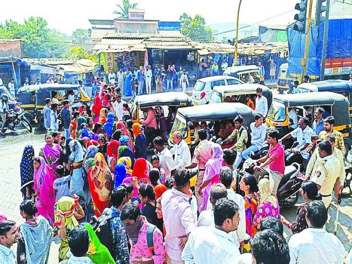 Stop the Angry Women's Road | संतप्त महिलांचा रस्ता रोको Stop the Angry Women's Road | संतप्त महिलांचा रस्ता रोको