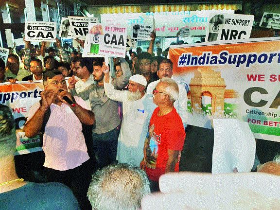 Minorities should not be afraid of the law | कायद्याला अल्पसंख्याकांनी घाबरू नये Minorities should not be afraid of the law | कायद्याला अल्पसंख्याकांनी घाबरू नये