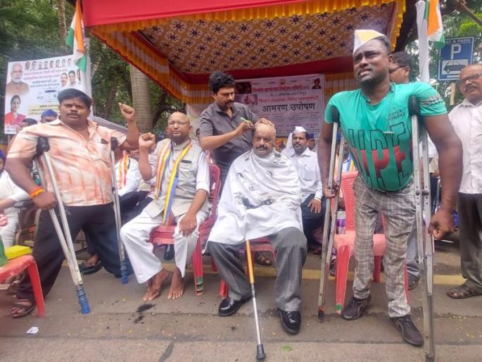 Shraddha of Thane Muncipal Corporation was performed by the Divyang Atrocities Elimination Committee | दिव्यांग अत्याचार निर्मूलन समितीने घातले ठामपाचे श्राद्ध Shraddha of Thane Muncipal Corporation was performed by the Divyang Atrocities Elimination Committee | दिव्यांग अत्याचार निर्मूलन समितीने घातले ठामपाचे श्राद्ध