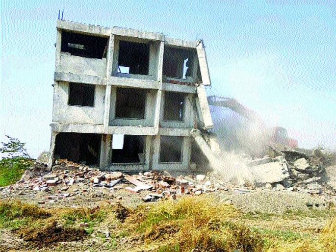 'That' unauthorized building collapsed | ‘ती’ अनधिकृत इमारत जमीनदोस्त 'That' unauthorized building collapsed | ‘ती’ अनधिकृत इमारत जमीनदोस्त
