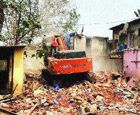 After ten years, the path to widening the Dahisar River is open | दहिसर नदी रुंदीकरणाचा मार्ग दहा वर्षांनंतर मोकळा After ten years, the path to widening the Dahisar River is open | दहिसर नदी रुंदीकरणाचा मार्ग दहा वर्षांनंतर मोकळा