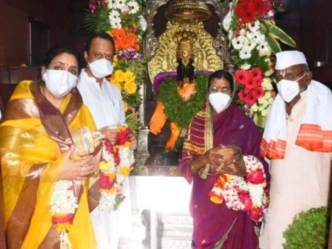 The Bhoyar family of Doulapur in Wardha district first got the honor of worshiping Panduranga | वर्धा जिल्ह्यातील डौलापूरच्या भोयर कुटुंबाला मिळाला प्रथम पांडुरंगाच्या पूजेचा मान The Bhoyar family of Doulapur in Wardha district first got the honor of worshiping Panduranga | वर्धा जिल्ह्यातील डौलापूरच्या भोयर कुटुंबाला मिळाला प्रथम पांडुरंगाच्या पूजेचा मान