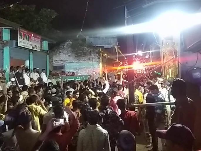Beating up BYU office bearer by police in washim; The event took place during the immersion procession | भाजयुमोच्या पदाधिकाऱ्यास मारहाण; विसर्जन मिरवणूकीत घडला प्रकार Beating up BYU office bearer by police in washim; The event took place during the immersion procession | भाजयुमोच्या पदाधिकाऱ्यास मारहाण; विसर्जन मिरवणूकीत घडला प्रकार