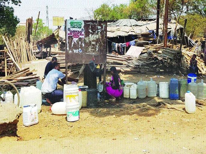 People are thirsty even after spending crores of rupees | करोडो रुपये खर्चूनही जनता तहानलेलीच People are thirsty even after spending crores of rupees | करोडो रुपये खर्चूनही जनता तहानलेलीच
