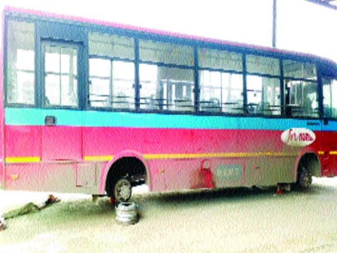 The repair cost increased by 75 percent, only 30 bus services | बस दुरुस्ती खर्च ७५ टक्के वाढला, सेवेमध्ये केवळ ३० बस The repair cost increased by 75 percent, only 30 bus services | बस दुरुस्ती खर्च ७५ टक्के वाढला, सेवेमध्ये केवळ ३० बस