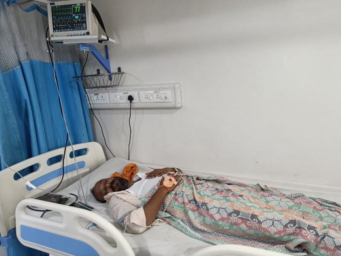 The health of a young man who was on hunger strike in the ahmadnagar city hospitalized Maratha Reservation | नगरमध्ये आमरण उपोषण करणाऱ्या तरुणाची प्रकृती खालावली The health of a young man who was on hunger strike in the ahmadnagar city hospitalized Maratha Reservation | नगरमध्ये आमरण उपोषण करणाऱ्या तरुणाची प्रकृती खालावली