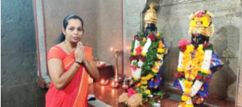 Devotees took darshan of Vitthal following the rules | नियमांचे पालन करून भक्तांनी घेतले विठ्ठलाचे दर्शन