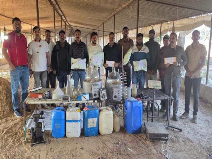 MD's factory running behind poultry farm demolished; Dawood gang involved | पोल्ट्री फार्मच्या आड सुरू असलेला एमडीचा कारखाना उद्ध्वस्त; दाऊद गँग सामील MD's factory running behind poultry farm demolished; Dawood gang involved | पोल्ट्री फार्मच्या आड सुरू असलेला एमडीचा कारखाना उद्ध्वस्त; दाऊद गँग सामील