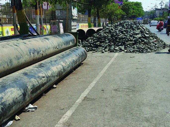 Vasaiat comes 10 days of fast traffic, the work of laying big water pipes will continue | वसईत येते १० दिवस तीव्र वाहतूककोंडीचे, मोठी जलवाहिनी टाकण्याचे काम होणार सुरू Vasaiat comes 10 days of fast traffic, the work of laying big water pipes will continue | वसईत येते १० दिवस तीव्र वाहतूककोंडीचे, मोठी जलवाहिनी टाकण्याचे काम होणार सुरू