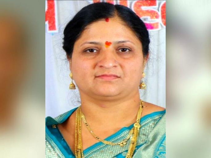 mother died at the time of daughter's wedding, A mountain of grief fell on the family | मुलगी बोहल्यावर चढण्याच्या मुहूर्तावरच आईचा मृत्यू; कुटुंबियांवर कोसळला दुःखाचा डोंगर mother died at the time of daughter's wedding, A mountain of grief fell on the family | मुलगी बोहल्यावर चढण्याच्या मुहूर्तावरच आईचा मृत्यू; कुटुंबियांवर कोसळला दुःखाचा डोंगर