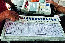 Six candidates from Malasiras, Man-Phaltan and Madhari have filed their applications | माळशिरसमध्ये आठ, माण-फलटण अन् माढ्यातील सहा उमेदवारांनी घेतले अर्ज Six candidates from Malasiras, Man-Phaltan and Madhari have filed their applications | माळशिरसमध्ये आठ, माण-फलटण अन् माढ्यातील सहा उमेदवारांनी घेतले अर्ज