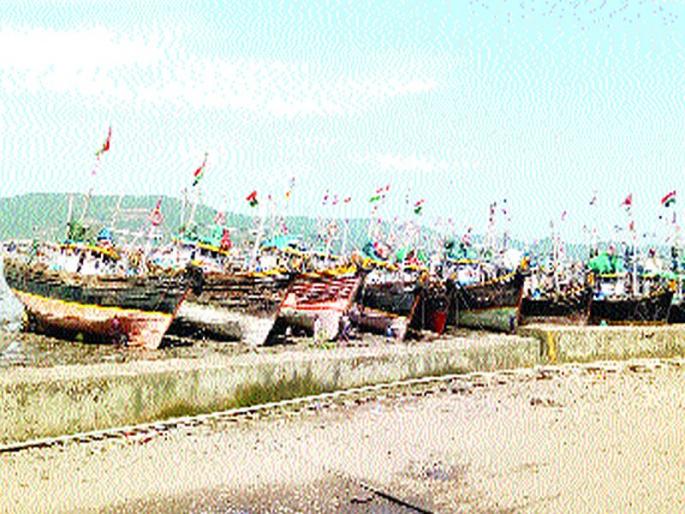 High alert for next two days in district; Thousands of boats dumped plows | जिल्ह्यात पुढील दोन दिवस अतिदक्षतेचा इशारा; हजारो बोटींनी टाकले नांगर