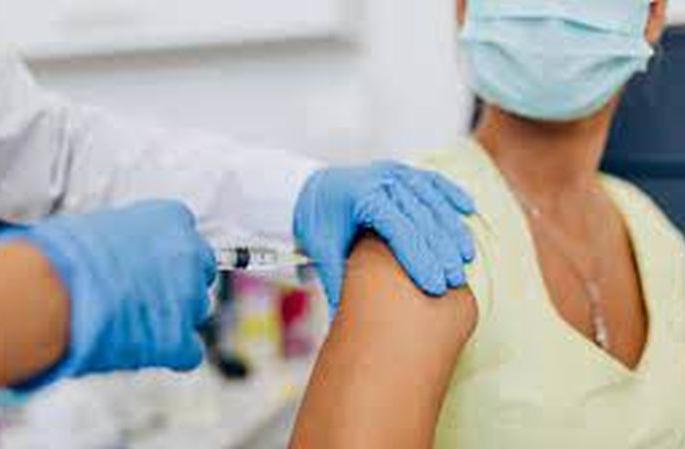 Second dose vaccination in Akola district only 20%! | अकोला जिल्ह्यात दुसऱ्या डोसचे लसीकरण केवळ २० टक्केच !