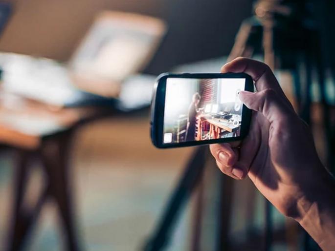 singer sent his own pornographic video to the thug | सुंदरी समजून गायकाने ठगालाच पाठविला स्वत:चा अश्लील व्हिडिओ singer sent his own pornographic video to the thug | सुंदरी समजून गायकाने ठगालाच पाठविला स्वत:चा अश्लील व्हिडिओ