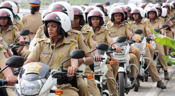 Eight hours duty for women police in Amravati city | अमरावती शहर आयुक्तालयातील महिला पोलिसांना आठ तासांची ड्युटी Eight hours duty for women police in Amravati city | अमरावती शहर आयुक्तालयातील महिला पोलिसांना आठ तासांची ड्युटी