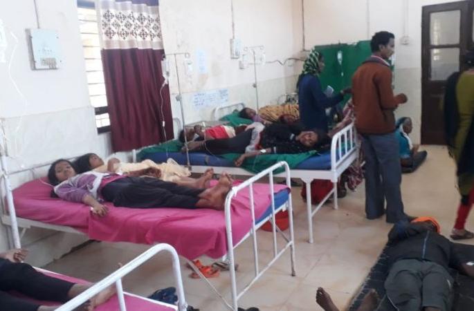 Three people poisoned in Mahaprasad in Bhandara district | भंडारा जिल्ह्यात महाप्रसादातून ३०० जणांना विषबाधा Three people poisoned in Mahaprasad in Bhandara district | भंडारा जिल्ह्यात महाप्रसादातून ३०० जणांना विषबाधा