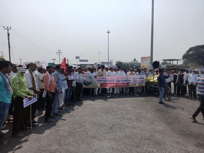 Rastaroko movement in Yavatmal district; Opposition to agricultural policy | यवतमाळ जिल्ह्यातील वणीत रास्तारोको आंदोलन; कृषी धोरणाला विरोध