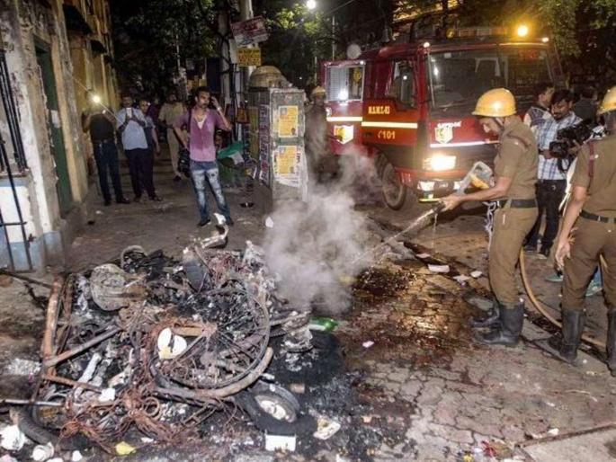 One day in Bengal, ban on promotion already, unprecedented commission decision | बंगालमध्ये एक दिवस आधीच प्रचारावर बंदी, आयोगाचा अभूतपूर्व निर्णय One day in Bengal, ban on promotion already, unprecedented commission decision | बंगालमध्ये एक दिवस आधीच प्रचारावर बंदी, आयोगाचा अभूतपूर्व निर्णय