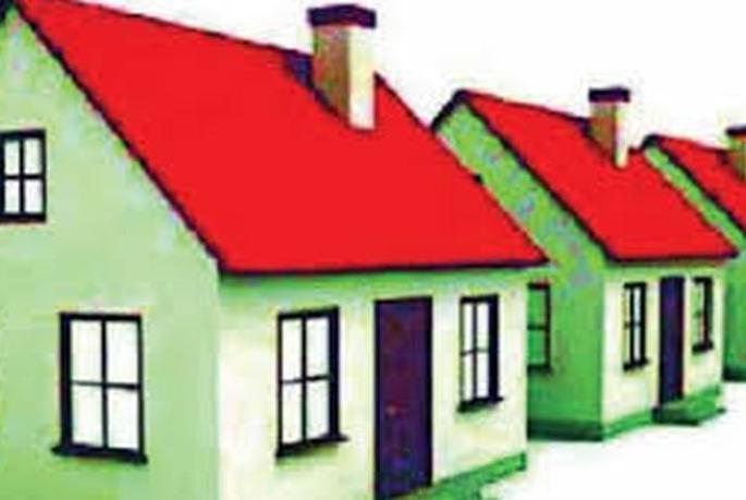 Work of 5,500 households stalled in Akola district | अकोला जिल्ह्यात ५,५०० घरकुलांची कामे रखडली!