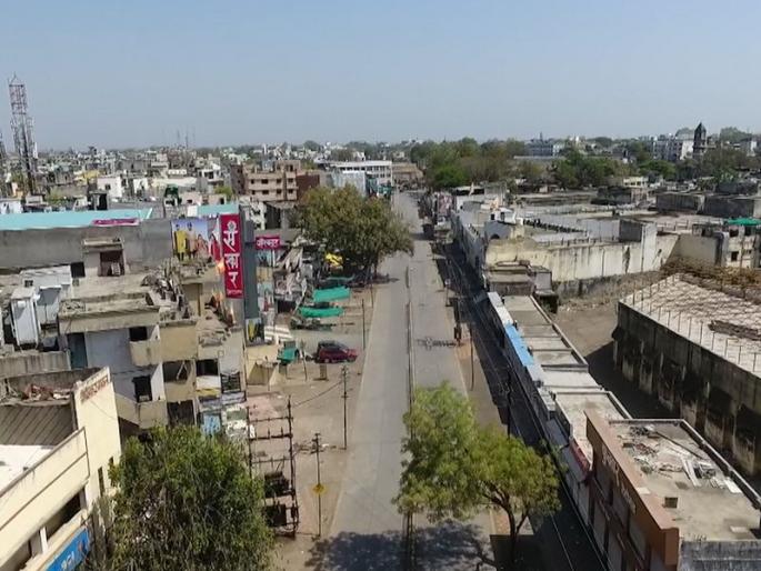 Lockdown: Strict restrictions extended till June 1 in Akola district | Lockdown : अकोला जिल्हयात १ जूनपर्यंत कडक निर्बंध वाढविले Lockdown: Strict restrictions extended till June 1 in Akola district | Lockdown : अकोला जिल्हयात १ जूनपर्यंत कडक निर्बंध वाढविले