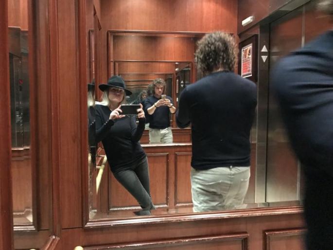 The Real Reason Lifts & Elevators have Mirrors in them | लिफ्टमध्ये आरसे लावण्याचं हे कारण माहीत आहे का? The Real Reason Lifts & Elevators have Mirrors in them | लिफ्टमध्ये आरसे लावण्याचं हे कारण माहीत आहे का?