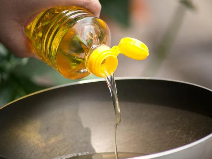 Palm Oil Price Hike: Refined oil prices will rise again; Indonesia made a big decision | Palm Oil Price Hike: रिफाईन्ड तेलाच्या किंमती पुन्हा वाढणार; इंडोनेशियाने घेतला मोठा निर्णय Palm Oil Price Hike: Refined oil prices will rise again; Indonesia made a big decision | Palm Oil Price Hike: रिफाईन्ड तेलाच्या किंमती पुन्हा वाढणार; इंडोनेशियाने घेतला मोठा निर्णय