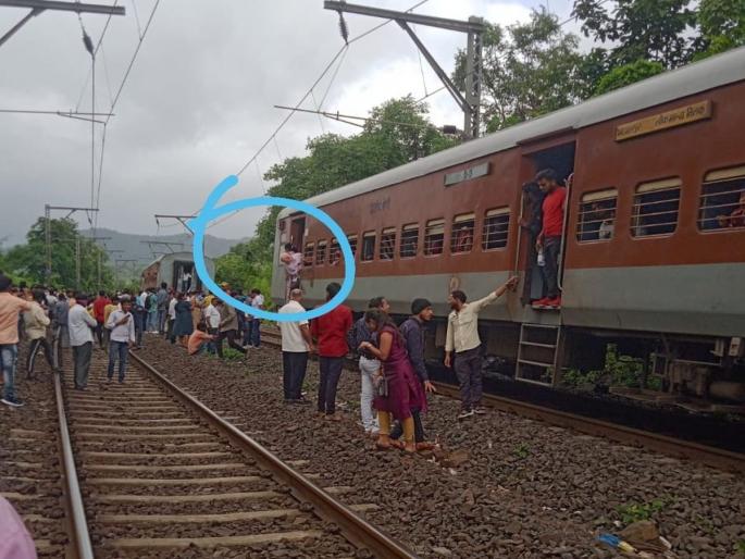 Coupling of Bhagalpur Express broke near Atgaon railway station, a major accident was averted | आटगाव रेल्वे स्थानकाजवळ भागलपूर एक्सप्रेसची कपलिंग तुटली, मोठी दुर्घटना टळली Coupling of Bhagalpur Express broke near Atgaon railway station, a major accident was averted | आटगाव रेल्वे स्थानकाजवळ भागलपूर एक्सप्रेसची कपलिंग तुटली, मोठी दुर्घटना टळली