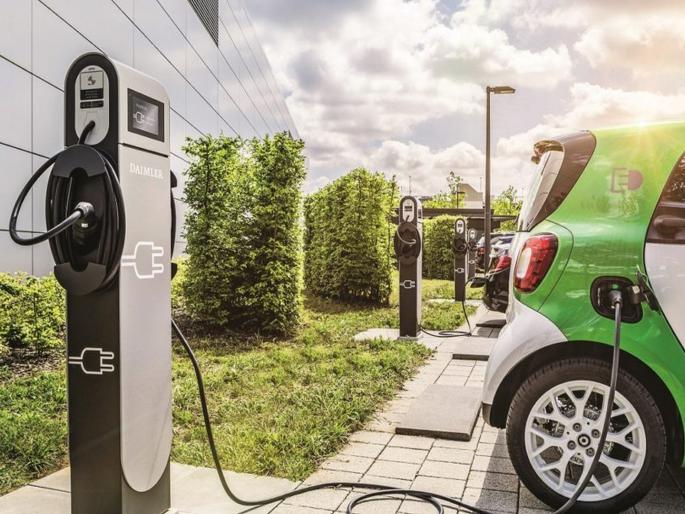 Electric car to be charged at Rs. 2 per unite; cheapest and largest charging station will be built in Delhi | Electric Car Charging: बाबो! दोन रुपयांत चार्ज होणार इलेक्ट्रीक कार; सर्वात स्वस्त आणि मोठी चार्जिंग स्टेशन उभारणार Electric car to be charged at Rs. 2 per unite; cheapest and largest charging station will be built in Delhi | Electric Car Charging: बाबो! दोन रुपयांत चार्ज होणार इलेक्ट्रीक कार; सर्वात स्वस्त आणि मोठी चार्जिंग स्टेशन उभारणार