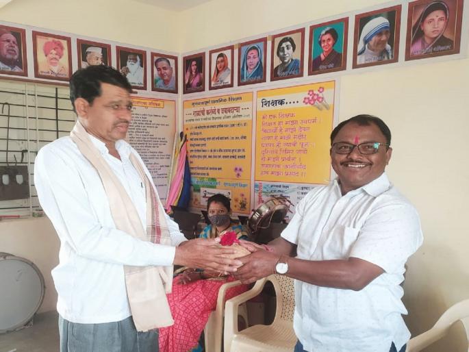 Incentive activities to be carried out in the school at the expense of marriage in Khandala Satara district | मुलाच्या लग्नात होणाऱ्या खर्चाला घातला आळा, या पैशातून शाळेत राबणार प्रोत्साहनपर उपक्रम Incentive activities to be carried out in the school at the expense of marriage in Khandala Satara district | मुलाच्या लग्नात होणाऱ्या खर्चाला घातला आळा, या पैशातून शाळेत राबणार प्रोत्साहनपर उपक्रम