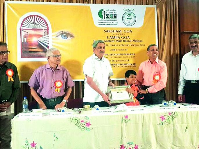 Goa Chief Minister awareded chetan | गोव्याच्या मुख्यमंत्र्यांनी केला चेतन उचितकरचा सन्मान! Goa Chief Minister awareded chetan | गोव्याच्या मुख्यमंत्र्यांनी केला चेतन उचितकरचा सन्मान!