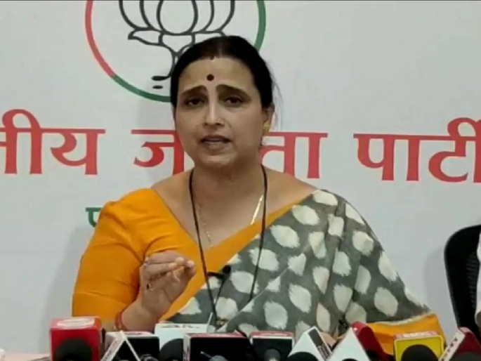 "Devendra Fadnavis alone fighting against you", Chitra Wagh criticizes the Maharashtra Government | "एकट्या देवेंद्र फडणवीसांनी तुमचा धुर काढलाय...", चित्रा वाघ यांचे सरकारवर टीकास्त्र "Devendra Fadnavis alone fighting against you", Chitra Wagh criticizes the Maharashtra Government | "एकट्या देवेंद्र फडणवीसांनी तुमचा धुर काढलाय...", चित्रा वाघ यांचे सरकारवर टीकास्त्र