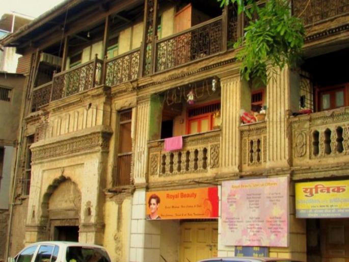 Municipal corporation's disturbance in the development of old palaces | जुन्या वाड्यांच्या विकासात महापालिकेची गडबड Municipal corporation's disturbance in the development of old palaces | जुन्या वाड्यांच्या विकासात महापालिकेची गडबड