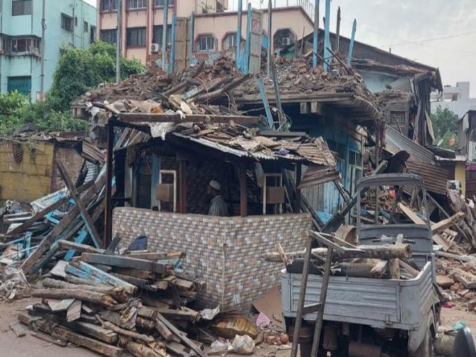 As many as 478 old house in Pune are dangerous Notice to Municipal Corporation | पुण्यातील तब्बल ४७८ वाडे धोकादायक; महापालिकेकडून वाड्यांना नोटीस As many as 478 old house in Pune are dangerous Notice to Municipal Corporation | पुण्यातील तब्बल ४७८ वाडे धोकादायक; महापालिकेकडून वाड्यांना नोटीस