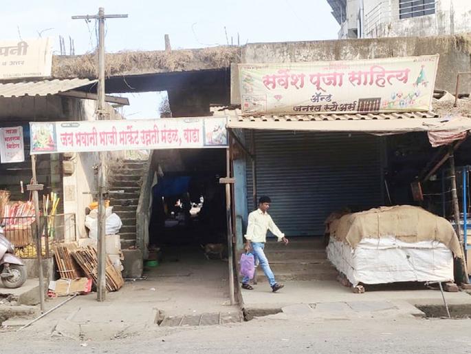 Vegetable market in the castle is neglected even today | वाड्यातील भाजी मार्केट आजही दुर्लक्षित Vegetable market in the castle is neglected even today | वाड्यातील भाजी मार्केट आजही दुर्लक्षित
