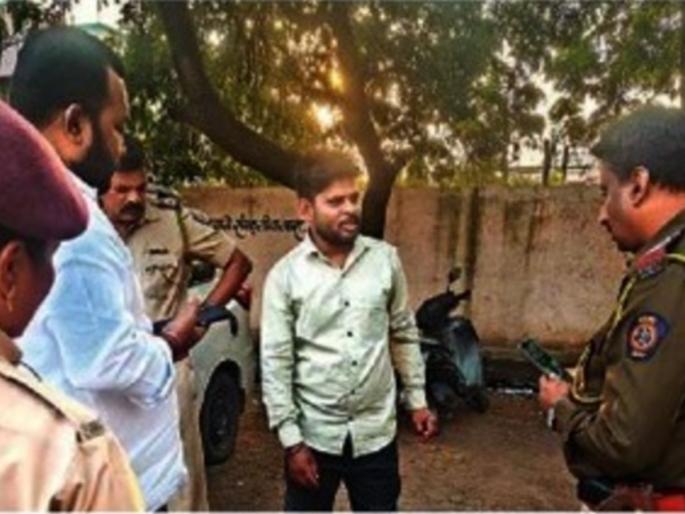 Maharashtra Assembly Election 2024 fake voting Nashik wadala gaon Assembly constituency | धक्कादायक! मतदान न करण्यासाठी पैसे वाटप करत लावली बोटाला शाई Maharashtra Assembly Election 2024 fake voting Nashik wadala gaon Assembly constituency | धक्कादायक! मतदान न करण्यासाठी पैसे वाटप करत लावली बोटाला शाई