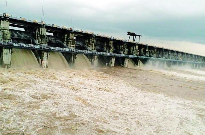 Gate opened in Nand-Wadgaon dam in Nagpur district | नागपूर जिल्ह्यातील नांद-वडगाव धरणातील गेट उघडले Gate opened in Nand-Wadgaon dam in Nagpur district | नागपूर जिल्ह्यातील नांद-वडगाव धरणातील गेट उघडले