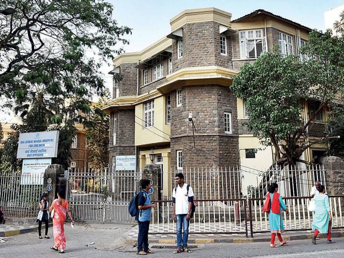 100 grams of hair removed from the stomach of a ten-year-old girl from Dadar  | दहा वर्षांच्या मुलीच्या पोटातून काढले १०० ग्रॅम केस; वाडिया रुग्णालयातील डॉक्टरांनी केली शस्त्रक्रिया  100 grams of hair removed from the stomach of a ten-year-old girl from Dadar  | दहा वर्षांच्या मुलीच्या पोटातून काढले १०० ग्रॅम केस; वाडिया रुग्णालयातील डॉक्टरांनी केली शस्त्रक्रिया