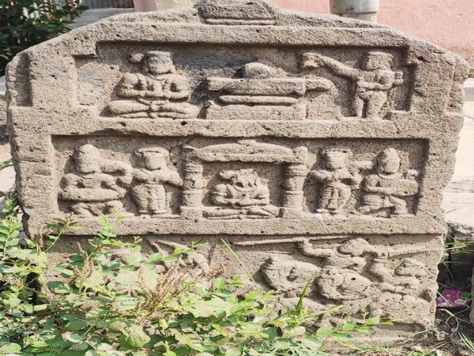 Shirapur village commemorated | शिरापूर गावाने जपली स्मृतिशिल्पे Shirapur village commemorated | शिरापूर गावाने जपली स्मृतिशिल्पे