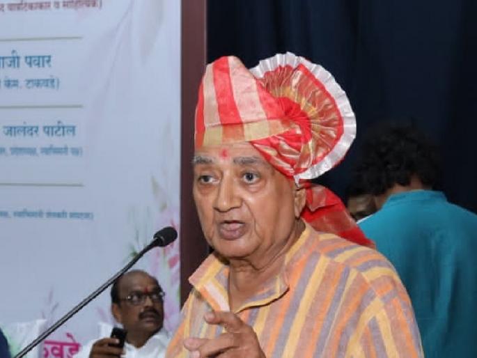 Literary writers should read the questions of farmers from writing says Veteran poet Vitthal Wagh | साहित्यिकांनी लेखनीतून शेतकऱ्यांच्या प्रश्नांना वाचा फोडावी, ज्येष्ठ कवी विठ्ठल वाघ यांनी घातली साद Literary writers should read the questions of farmers from writing says Veteran poet Vitthal Wagh | साहित्यिकांनी लेखनीतून शेतकऱ्यांच्या प्रश्नांना वाचा फोडावी, ज्येष्ठ कवी विठ्ठल वाघ यांनी घातली साद