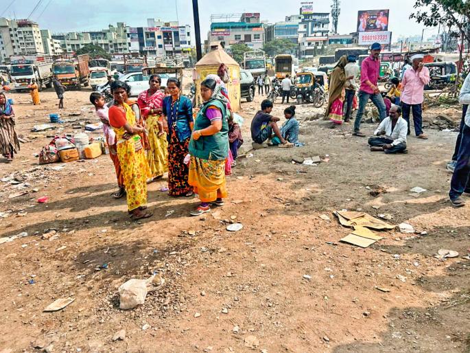'Save me... Save me...' As soon as I shouted, a dumper hit me...! With tears in my eyes, my uncle recounted the incident that threatened my life. | ‘वाचवाऽऽ... वाचवाऽऽ... ओरडताच डम्पर अंगावर...! डोळ्यांतून अश्रू गाळत काकांनी सांगितला जीवावर बेतलेला प्रसंग 'Save me... Save me...' As soon as I shouted, a dumper hit me...! With tears in my eyes, my uncle recounted the incident that threatened my life. | ‘वाचवाऽऽ... वाचवाऽऽ... ओरडताच डम्पर अंगावर...! डोळ्यांतून अश्रू गाळत काकांनी सांगितला जीवावर बेतलेला प्रसंग