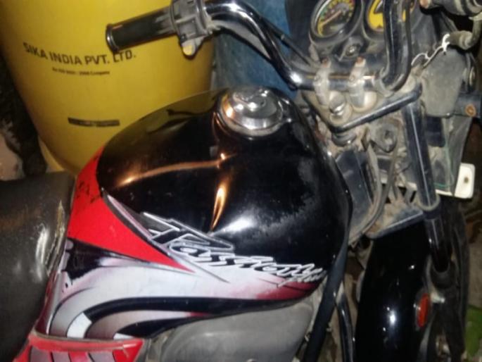 accussed beaten of peoples due to past issue in slum area of Wakad | पूर्ववैमनस्यातून वाकड येथील काळाखडक झोपडपट्टीत गुंडांचे थैमान accussed beaten of peoples due to past issue in slum area of Wakad | पूर्ववैमनस्यातून वाकड येथील काळाखडक झोपडपट्टीत गुंडांचे थैमान