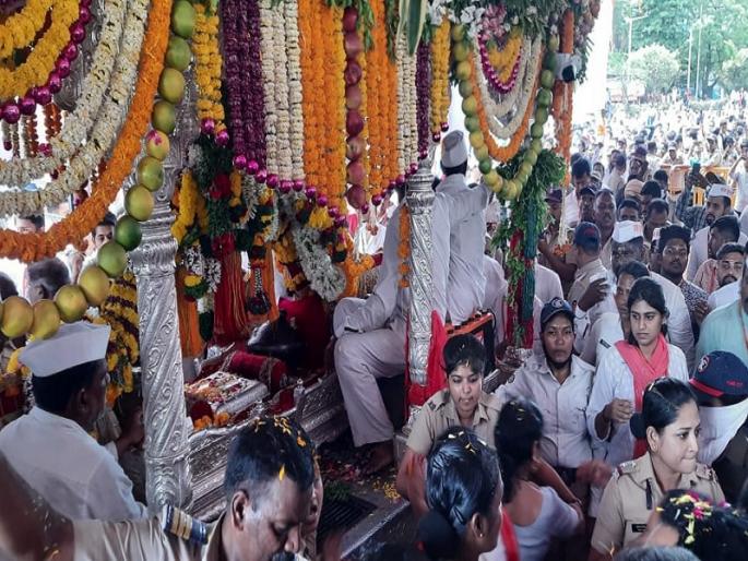 Ashadhi Wari Arrival of Saint Tukaram Maharaj's palakhi sohala at Vakdewadi | Ashadhi Wari: संत तुकाराम महाराजांच्या पालखीचे वाकडेवाडी येथे आगमन Ashadhi Wari Arrival of Saint Tukaram Maharaj's palakhi sohala at Vakdewadi | Ashadhi Wari: संत तुकाराम महाराजांच्या पालखीचे वाकडेवाडी येथे आगमन