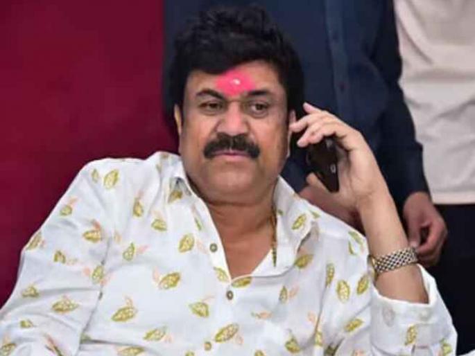 In Valmik Karad Jail, the terror of the activists continues; Beed DYSP Golde response creates a stir | वाल्मीक जेलमध्ये, तरीही कार्यकर्त्यांची दहशत सुरूच; बीडचे DYSP गोल्डे यांच्या जबाबाने खळबळ In Valmik Karad Jail, the terror of the activists continues; Beed DYSP Golde response creates a stir | वाल्मीक जेलमध्ये, तरीही कार्यकर्त्यांची दहशत सुरूच; बीडचे DYSP गोल्डे यांच्या जबाबाने खळबळ