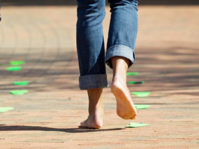 Navratri 2020: Find out why people walk barefoot on Navratri! | Navratri 2020: नवरात्रीत अनवाणी का चालतात, जाणून घ्या! Navratri 2020: Find out why people walk barefoot on Navratri! | Navratri 2020: नवरात्रीत अनवाणी का चालतात, जाणून घ्या!