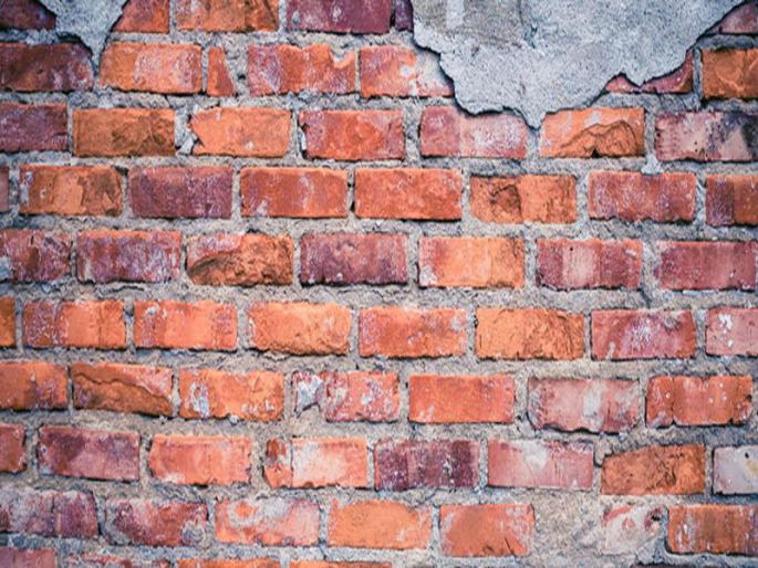 A wall collapsed on a nine year old boy who was walking with his mother to buy a bicycle | अरे देवा! आईसोबत सायकल खरेदीसाठी चाललेल्या नऊ वर्षांच्या मुलावर भिंत कोसळली A wall collapsed on a nine year old boy who was walking with his mother to buy a bicycle | अरे देवा! आईसोबत सायकल खरेदीसाठी चाललेल्या नऊ वर्षांच्या मुलावर भिंत कोसळली