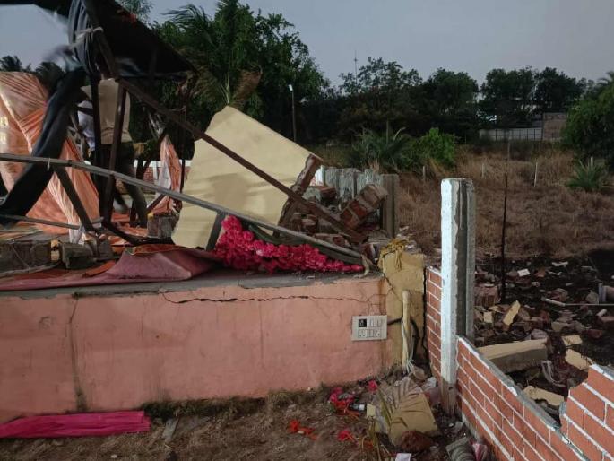 Shocking! Banquet Hall wall collapsed at Shirwal three people including bride and groom injured | धक्कादायक! शिरवळ येथे मंगल कार्यालयाची भिंत कोसळली, वधू-वरासह तीन जण जखमी Shocking! Banquet Hall wall collapsed at Shirwal three people including bride and groom injured | धक्कादायक! शिरवळ येथे मंगल कार्यालयाची भिंत कोसळली, वधू-वरासह तीन जण जखमी