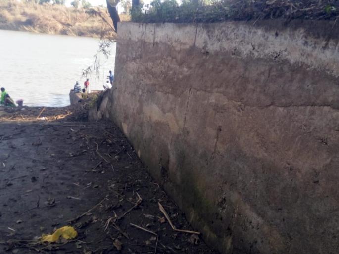 Palus received support from flood protection walls | पूरसंरक्षक भिंतींमुळे मिळाला पलूसला आधार Palus received support from flood protection walls | पूरसंरक्षक भिंतींमुळे मिळाला पलूसला आधार