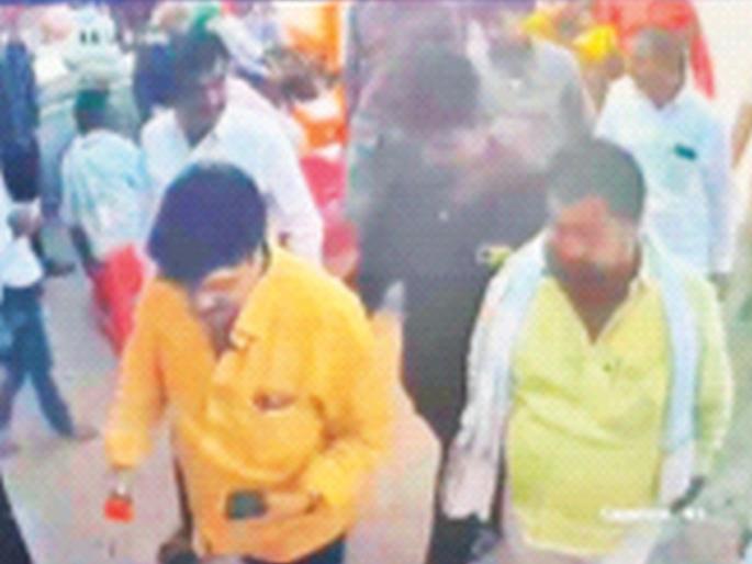 Extortion call at 10 am, then together at 11 am, extortion, accused in sarpanch murder together 'that' day | १० वाजता खंडणीचा फोन, नंतर ११ वाजता सोबत, खंडणी, सरपंच हत्येतील आरोपी ‘त्या’ दिवशी एकत्र Extortion call at 10 am, then together at 11 am, extortion, accused in sarpanch murder together 'that' day | १० वाजता खंडणीचा फोन, नंतर ११ वाजता सोबत, खंडणी, सरपंच हत्येतील आरोपी ‘त्या’ दिवशी एकत्र