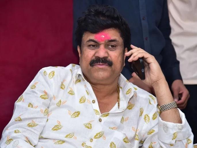 Santosh Deshmukh Murder Case: Extortionist Valmik Karad also received threats for extortion, paid 15 lakhs out of fear for his life | खंडणीखोर वाल्मिक कराडलाही मिळाली होती खंडणीसाठी धमकी, जीवाच्या भीतीने दिले होते १५ लाख  Santosh Deshmukh Murder Case: Extortionist Valmik Karad also received threats for extortion, paid 15 lakhs out of fear for his life | खंडणीखोर वाल्मिक कराडलाही मिळाली होती खंडणीसाठी धमकी, जीवाच्या भीतीने दिले होते १५ लाख