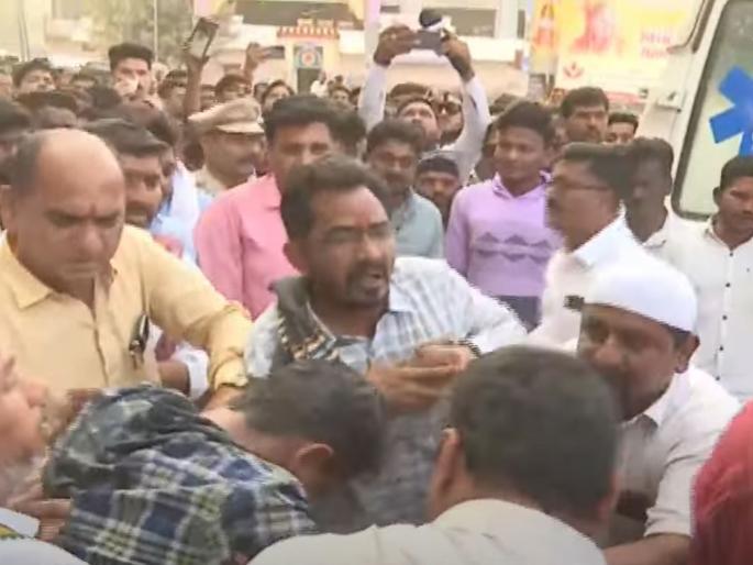 Beed Sarpanch Santosh Deshmukh Murder Case - Walmik Karad Supporter Attempts Self-Immolation in Parli | परळीत हायव्होल्टेज ड्रामा! वाल्मिक कराड समर्थकाकडून आत्मदहनाचा प्रयत्न; तणावाची परिस्थिती Beed Sarpanch Santosh Deshmukh Murder Case - Walmik Karad Supporter Attempts Self-Immolation in Parli | परळीत हायव्होल्टेज ड्रामा! वाल्मिक कराड समर्थकाकडून आत्मदहनाचा प्रयत्न; तणावाची परिस्थिती